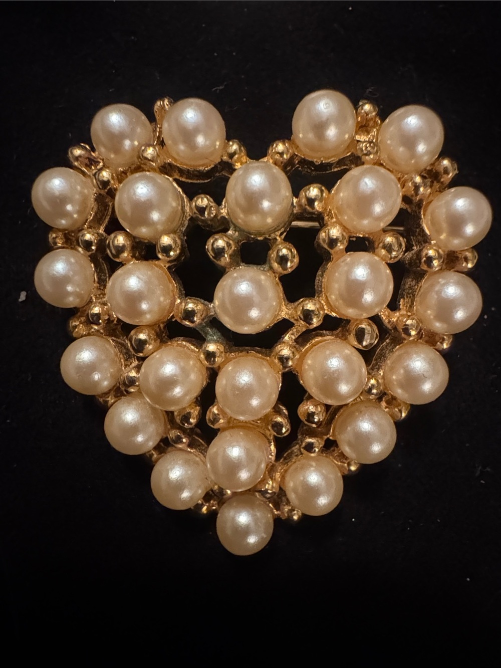 Vintage Faux Pearl Cluster Heart Brooch in Cream and Gold
